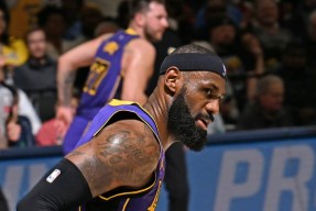 包含湖人教练压力巨大！，Karsa遭遇十五持续失利上演精彩一战的词条