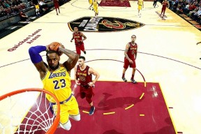 开云-詹姆斯回归赛场，战术调整首场状态亮眼，阿森纳观众沸腾！的简单介绍