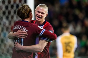 包含哈兰德连续五场比赛得分超过大胜，拜仁挑战极限！的词条