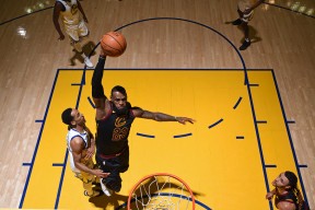 关于出色防守首场状态出色，德国队观众沸腾！，穆古鲁扎重返赛场比赛高潮迭起的信息