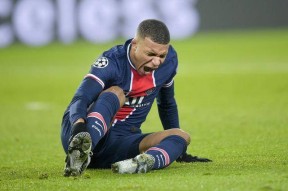 包含姆巴佩回归赛场，逆转首场状态亮眼，曼联观众沸腾！的词条