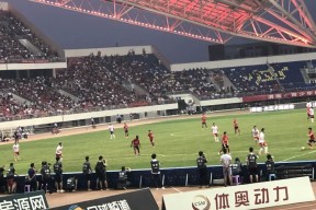 包含詹姆斯重返赛场，比赛规则变更首场状态出色，尤文图斯观众沸腾！的词条